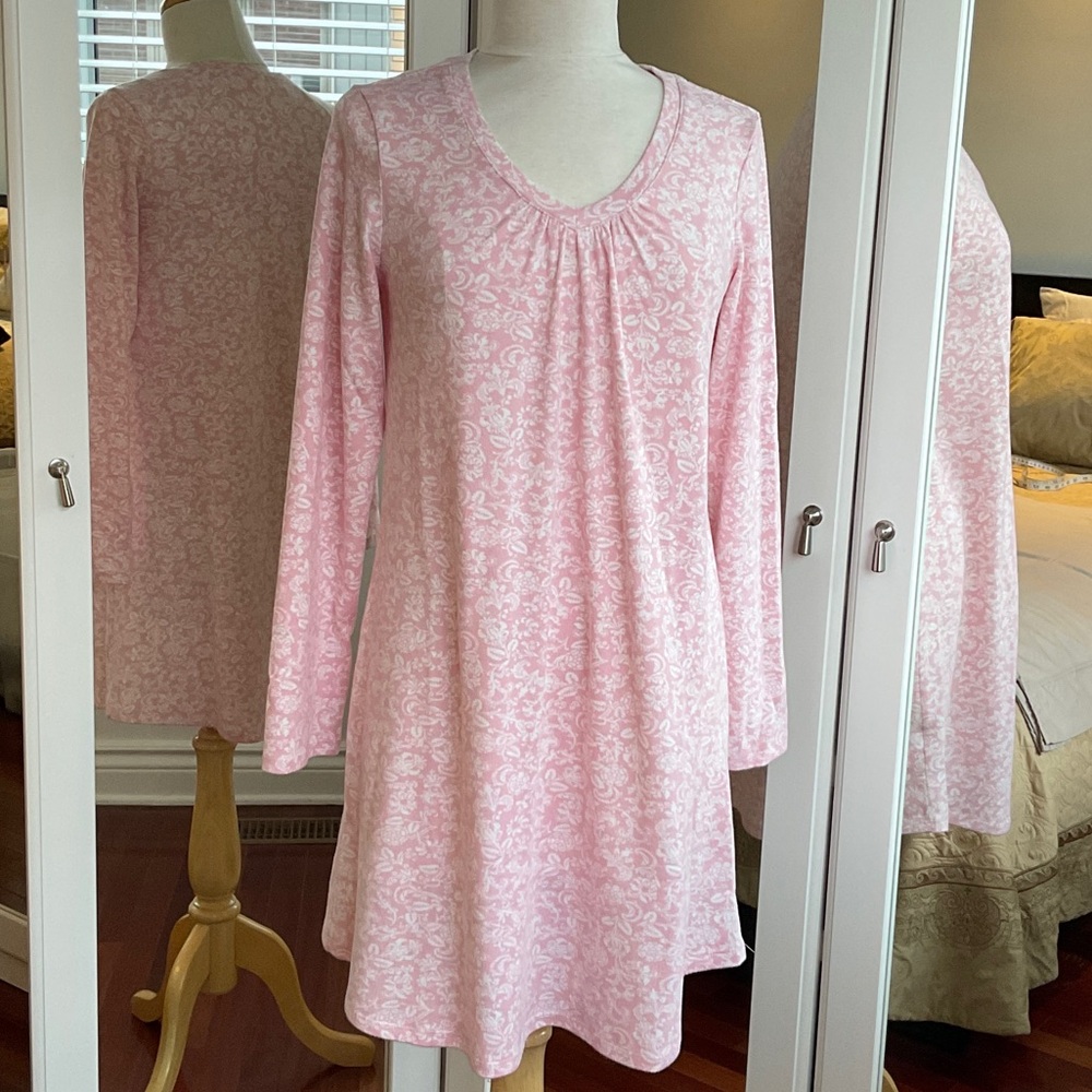 Women’s Ellen Tracy Pink & White Floral pyjamas/ Small